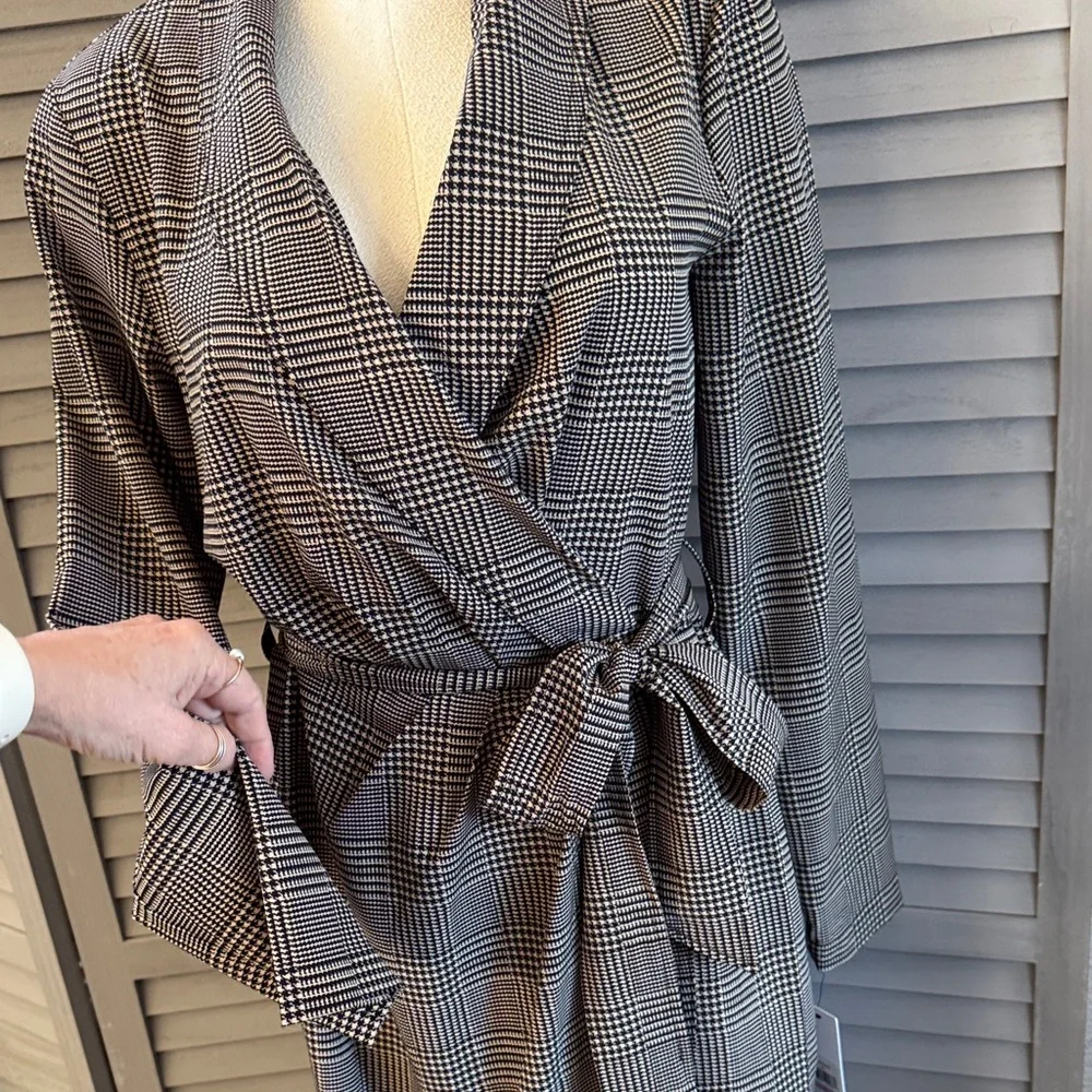 Calvin Klein Black and cream Herringbone pattern Wrap Dress~very classy! - Picture 3 of 13
